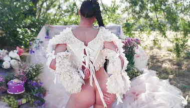 Сексуальная богиня лета Санни дарит возбуждение в эрофотосессии Playboy