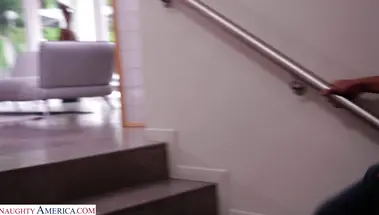 Обычный курьер фантазирует о сексе с известной порнозвездой Лондон Ривер