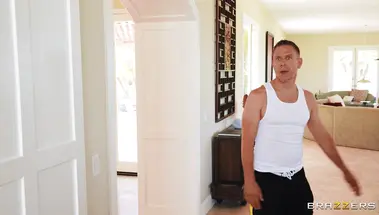 Извращенец Мик Блю сбросил спермовую бомбу на макушку студентки по обмену