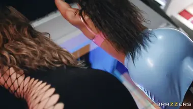 Соблазнить и уничтожить (часть 4): Шпионка провернула анальную секс аферу