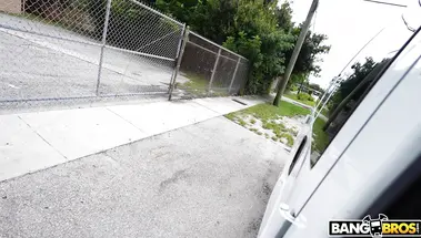 На Брайтон-Бич опять дожди... но анал с Лолой Роуз сделает день солнечным