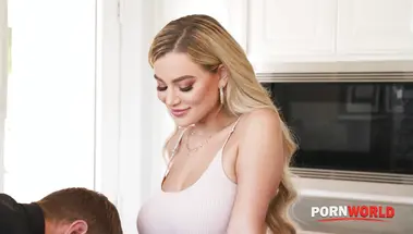 Офисная шлюшка Блейк Блоссом соблазнила на секс коллегу с большой елдой