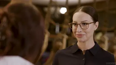 «Просто совет»: эпизод 2 - Мелисса Стрэттон под гипнозом трахается в кафе