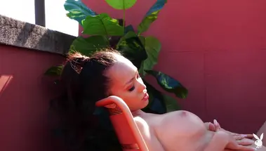 Возбуждающая прогулка по Барселоне с красоткой в нижнем белье Кит Рыша