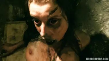 Демонша Тереза Бизаре набросилась на член бойфренда в проклятом доме