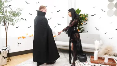 Граф Джошуа трахнул сексуальную вампиршу Пенелопу Вудс перед вечеринкой