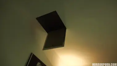 Сексуальная демонша после полуночи ебется с постояльцем проклятого дома