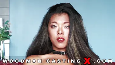 Китаянка Тамара Бенжин трахается в худую попу на анальном кастинге Вудмана