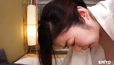 Самурай-БДСМщик связывает и трахает японку с волосатой пилоткой