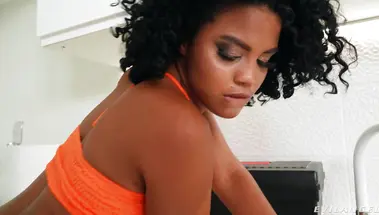 Муж на час таранит анальную дырку одинокой домохозяйки Сельвы Лапьедры