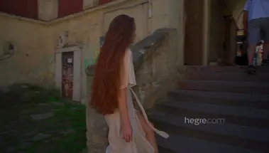 Длинноволосая украинская эромодель Бет прекрасно проводит время во Львове