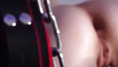 Одинокая извращенка Нела Декер мастурбирует в подземелье наслаждения