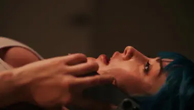 Инопланетный червь превратил Викторию Вокс и Джуэлз Блу в зомби лесбиянок