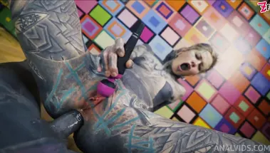 Анальная дырка демонической шлюхи Anuskatzz поглощает сперму негра