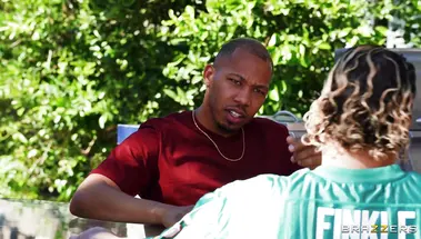 Черный паренек присунул спортивной сексуальной жене друга Джаз Джизз