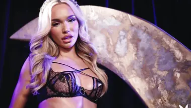 Королева ночи Рара Кнуппс выставляет напоказ красивое тело для Playboy