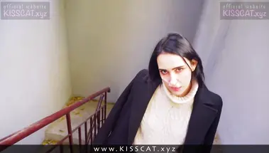 Русская студентка перед парами дала в очко одногруппнику в публичном месте