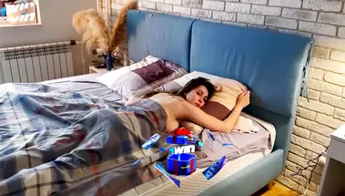 Возбужденный пасынок после массажа трахнул русскую мачеху в спальне