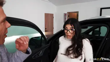 Супружеская пара свингеров втянула в тройничок риэлторшу Жасмин Шерни