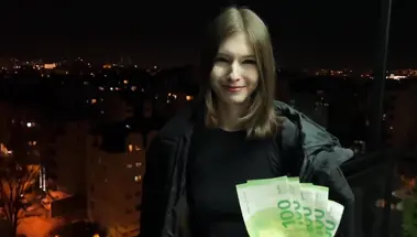 Русский парень заплатил деньги за секс с 18-летней соседской девчонкой