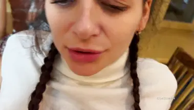 Русские парни сняли в подъезде двух легкодостпуных молодых телочек