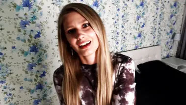 Миловидная девушка трахается с соседом узнав об измене любимого мужа