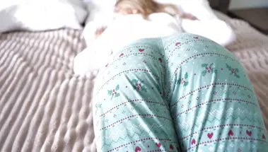 Возбужденная сводная сестра после массажа отдалась младшему брату