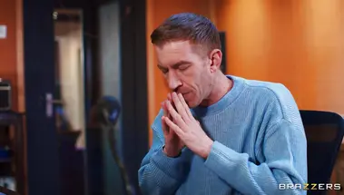 Звукорежиссер Дэнни Ди записывал стоны силиконовой блонды и от возбуждения трахнул ее