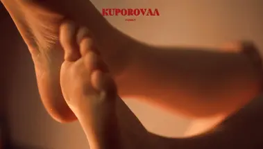 АСМР с женскими ножками, трущимися друг о друга