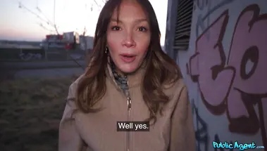 Пикапер развел сочную испанку Паоло Гуерра на улице и трахнул ее, сказав что ищет моделей