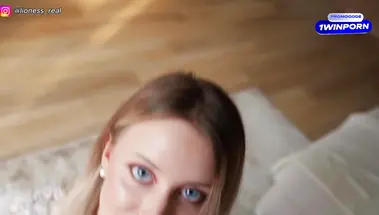 Мачеха соблазняет своими трусиками, пришлось порвать колготки и трахнуть ее