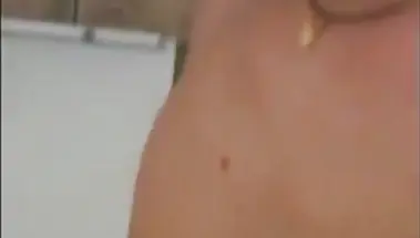 Русский сын дрючит низенькую мамку казашку на кухне