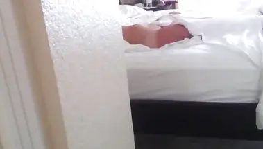 Пока голая мамка спит, сын снимает её мохнатку крупным планом на видео