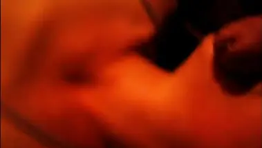 Сынок кончил на лицо спящей мамаши и поводил хуем по губам