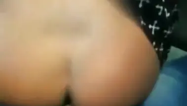 Подруга в шапке сосёт и дрочит член до выстрела спермы в автобусе