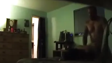 Муж поймал жену во время ебли с сантехником и выгнал их из дома