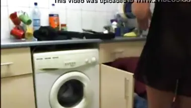 Шлюха смутила сантехника, засветив голую промежность под легким платьем