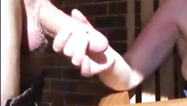 Зрелая жена друга медленно дрочит крепкий хуй