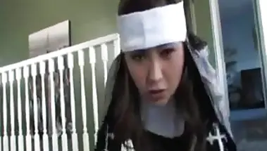 Любовница в форме монашки сосёт громадный хуй негра и дрочит пизду