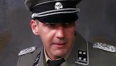 Военный капитан прожаривает анальную дырку журналистки в тюрьме