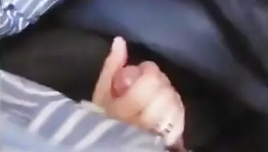 Жена дрочит член мужа, накрывшись с ним пледом в самолёте