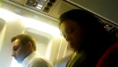 Дрочит член на незнакомку в самолёте и записывает её реакцию на видео