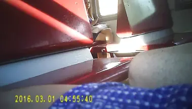 Онанист дрочит член на студенток в электричке