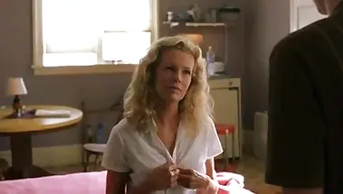 Ким Бейсингер в роли мамы ебется с сыном в фильме «Дверь в полу»