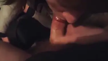 Русская разведенка сосёт маленький хуй соседа до спермы на лицо в подъезде