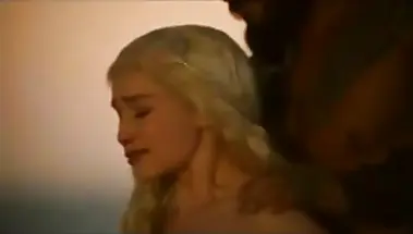 Джейсон Момоа грубо ебет Эмилию Кларк из «Игры престолов»