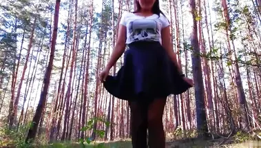 Стриптизерша в юбке прыгает на члене инженера в лесу «Журавлиная родина»