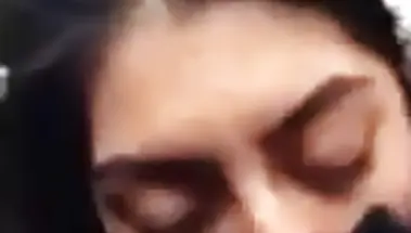 Армянка сосет хуй и яйца водителя такси