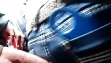 Либерал дрочит член на жопу незнакомки в джинсах на митинге