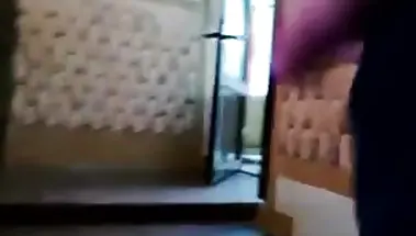 Охранник музея засветил хуем перед молодой девкой на лестнице